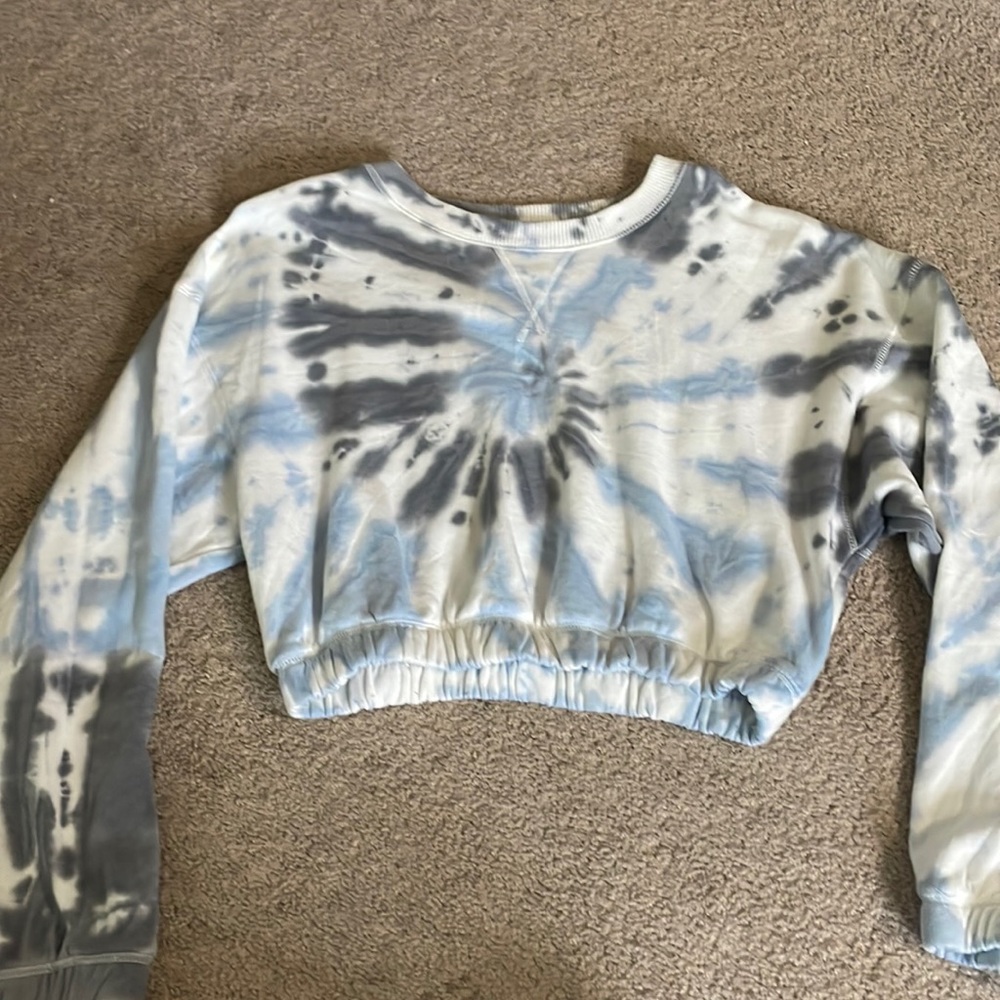 cropped crew neck